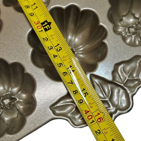 Williams Sonoma Pumpkin Patch Pan Nordic Ware Cake Molds Thanksgiving Non-Stick - Picture 8 of 13
